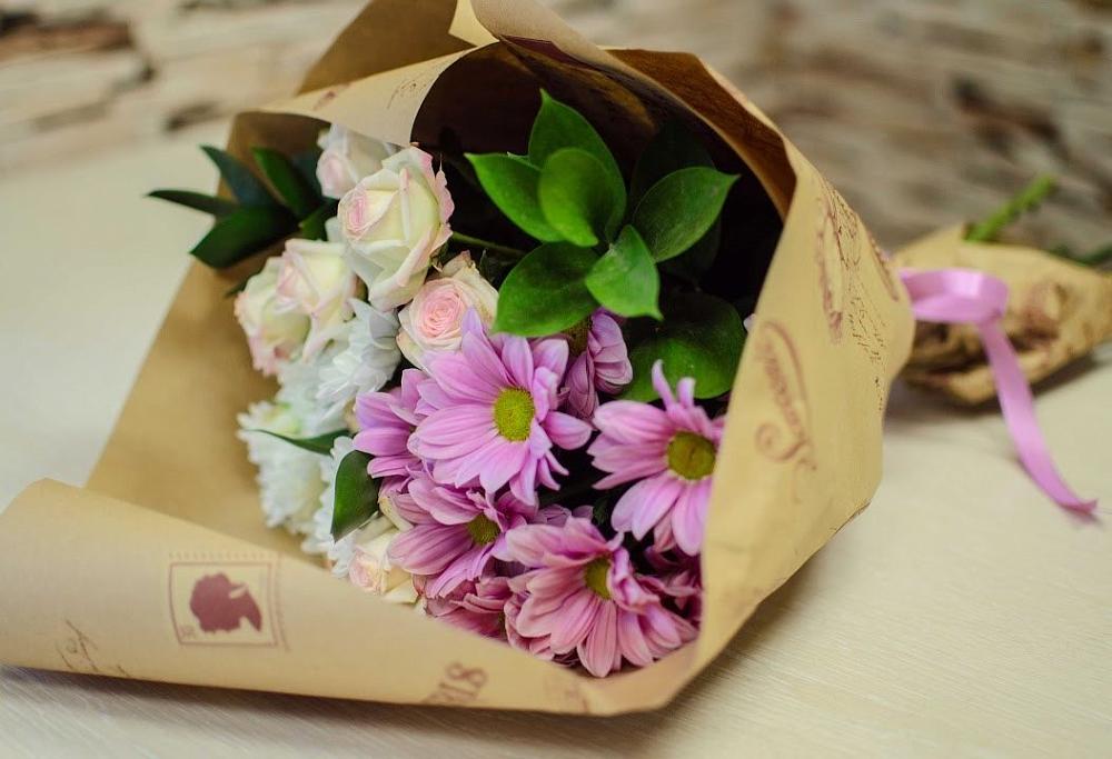 Букет улыбка в Ишиме Букет цветов из: Розы и Хризантемы в Ишиме