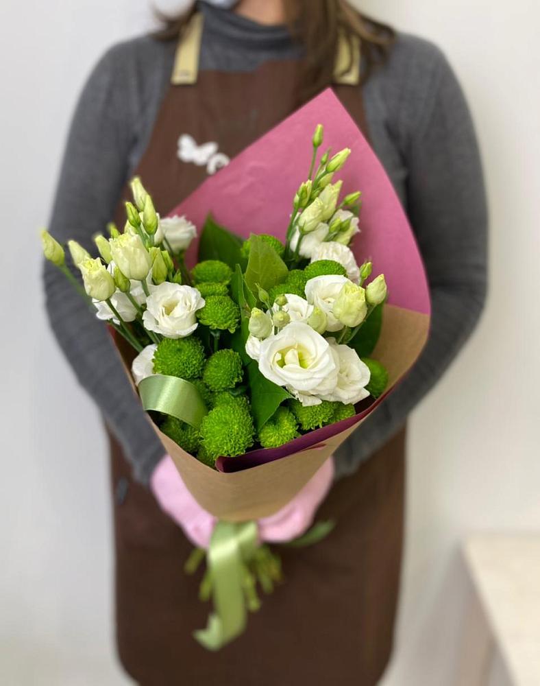 Букет морозный день в Ишиме Букет цветов из: Хризантемы и Лизиантусы в Ишиме