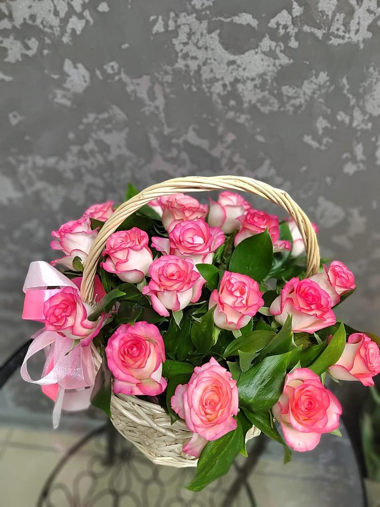 Цветочная композиция из Розы в корзине в Ишиме
