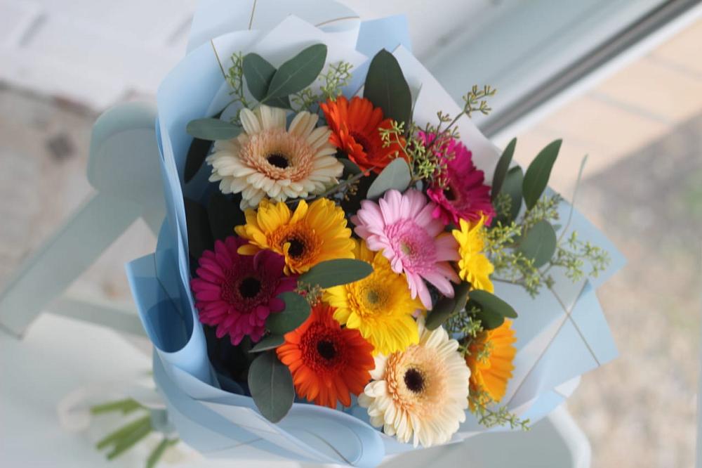 Букет мини герберы в Ишиме Букет цветов из: Герберы в Ишиме