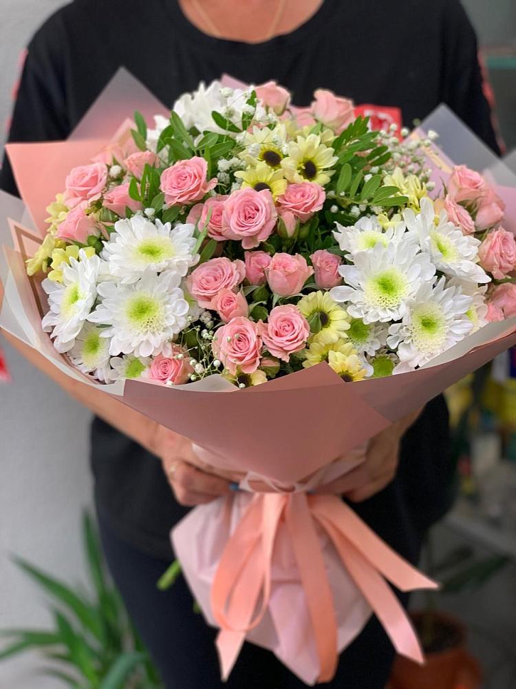 Букет юношеские грезы в Ишиме Букет цветов из: Розы и Хризантемы в Ишиме