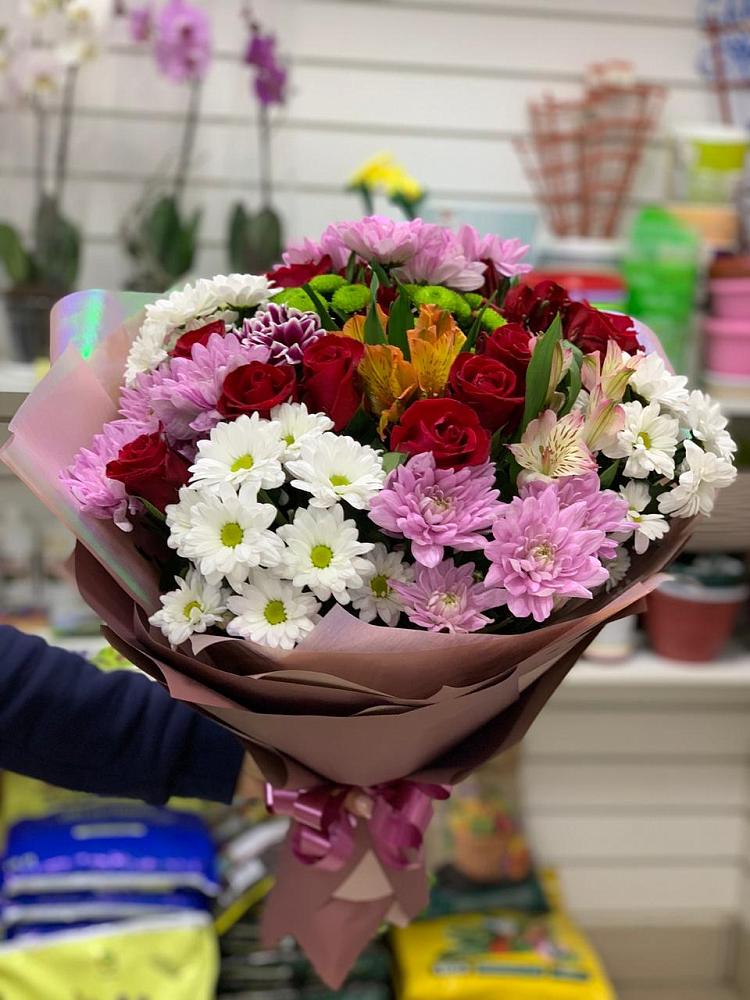 Букет салют цветов в Ишиме Букет цветов из: Розы, Хризантемы и Альстромерии в Ишиме